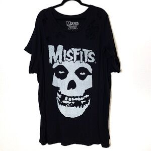 Misfits Graphic Band Tee Size 5X  Skull Punk Rock Horror Theme Distressed Holes